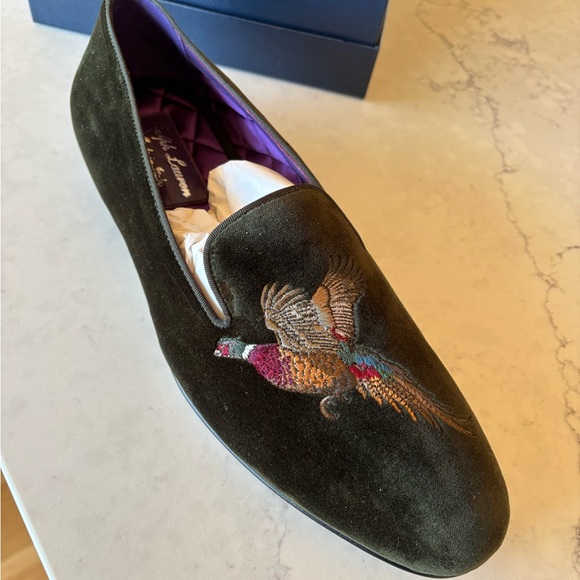 Deep sage green Velvet Loafers with Embroidered Bird
RARE PURPLE LABEL - Picture 4 of 4